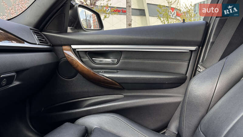 Седан BMW 3 Series 2015 в Киеве