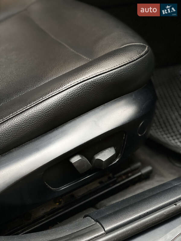 Седан BMW 3 Series 2011 в Чернівцях
