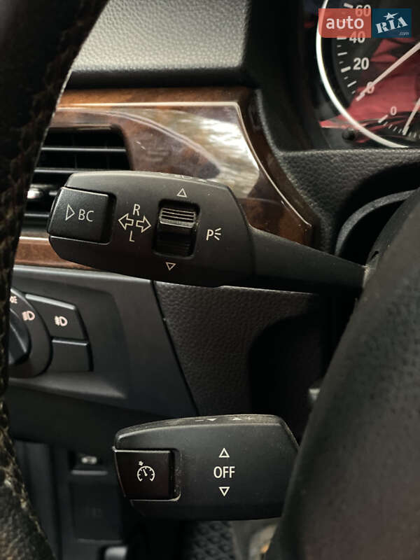 Седан BMW 3 Series 2011 в Чернівцях
