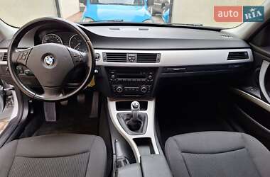 Седан BMW 3 Series 2011 в Сваляві