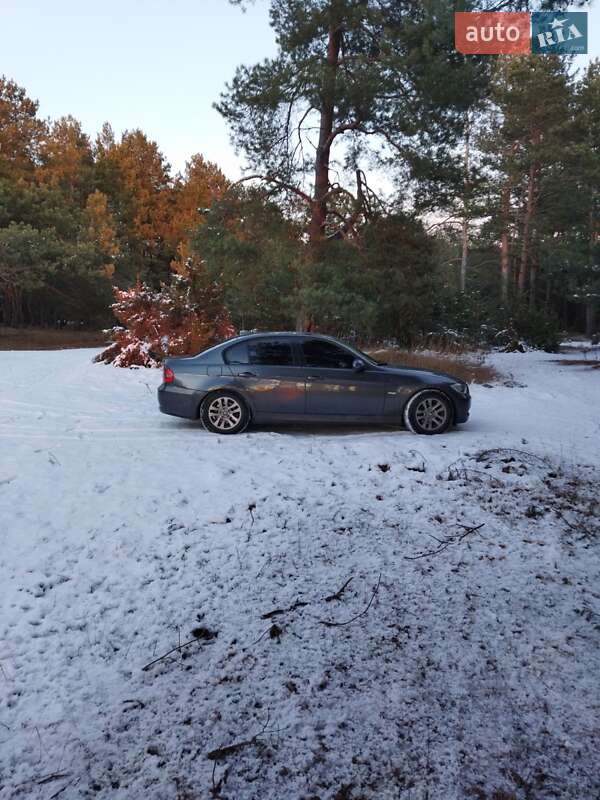 Седан BMW 3 Series 2007 в Вараше
