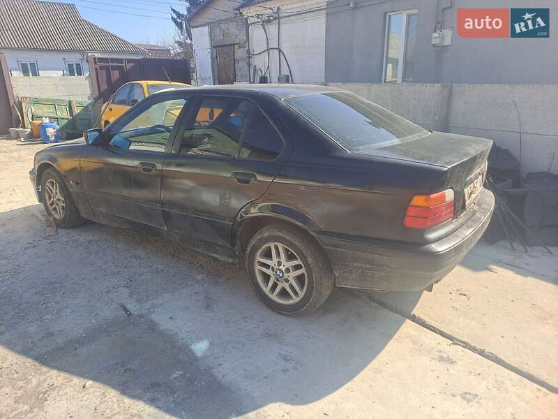 Седан BMW 3 Series 1997 в Днепре