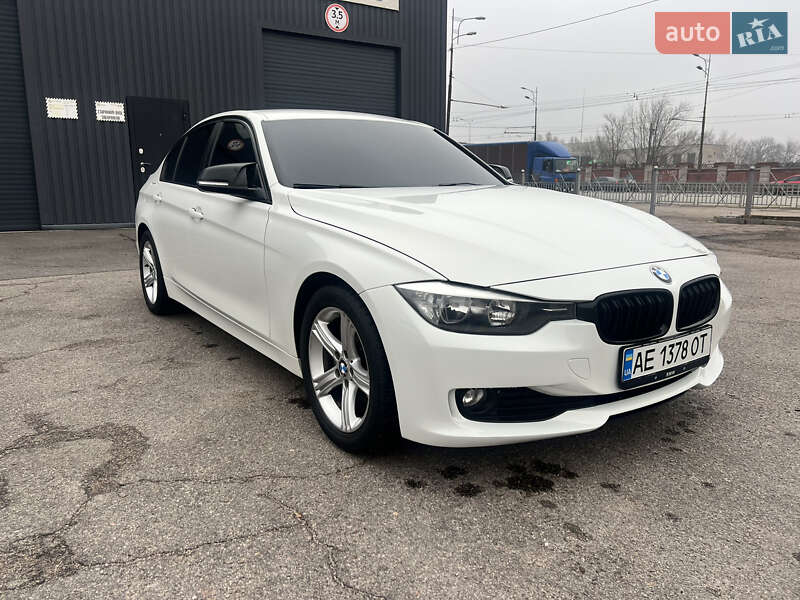 Седан BMW 3 Series 2014 в Дніпрі