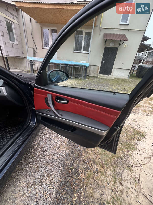 Седан BMW 3 Series 2007 в Золочеві