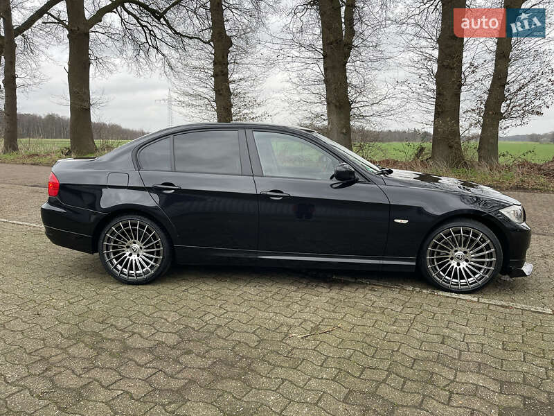 Седан BMW 3 Series 2010 в Черновцах