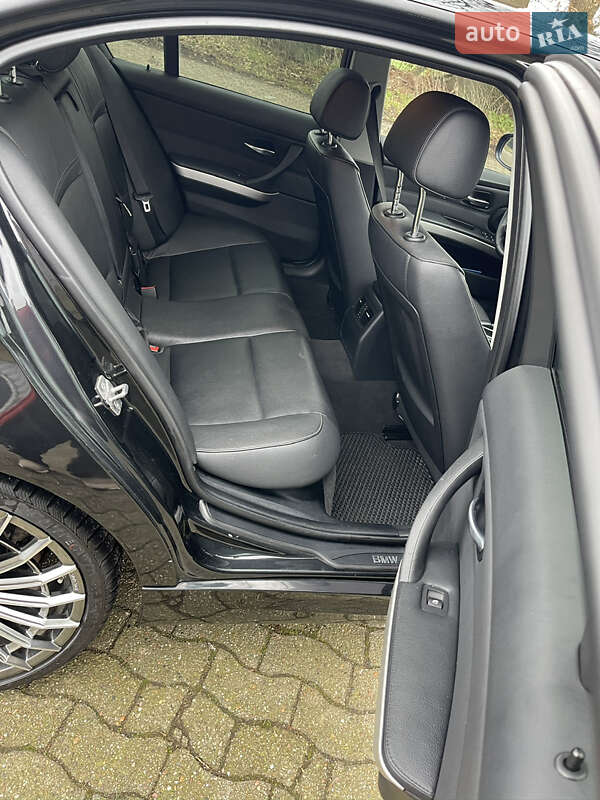 Седан BMW 3 Series 2010 в Черновцах