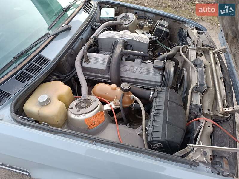 Седан BMW 3 Series 1986 в Львові