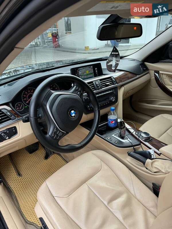 Седан BMW 3 Series 2013 в Львові