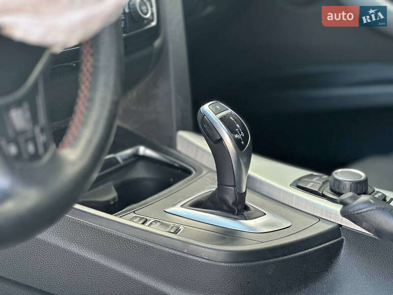 Седан BMW 3 Series 2017 в Львові