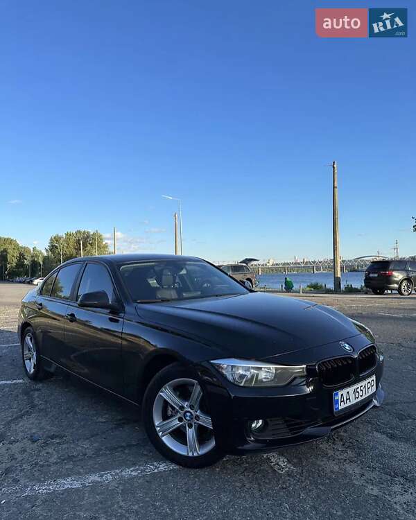 Седан BMW 3 Series 2013 в Львові