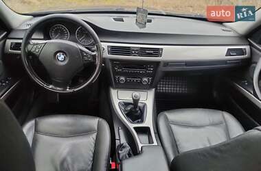 Седан BMW 3 Series 2005 в Новомосковську