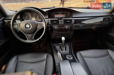 Седан BMW 3 Series 2009 в Луцке