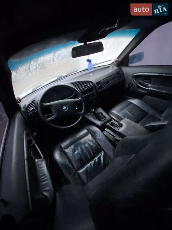 Седан BMW 3 Series 1991 в Запорожье