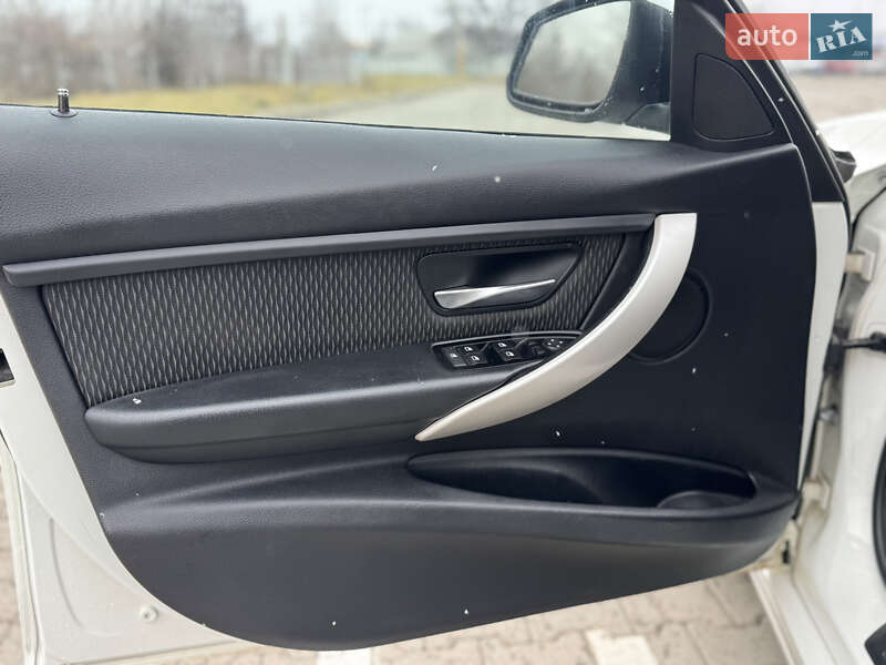 Седан BMW 3 Series 2013 в Чернівцях