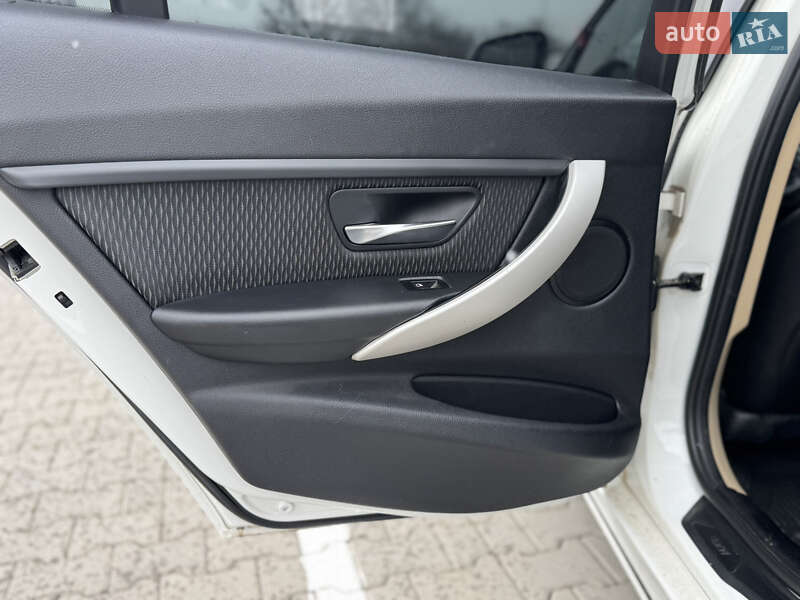 Седан BMW 3 Series 2013 в Чернівцях