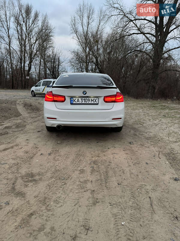 Седан BMW 3 Series 2016 в Киеве