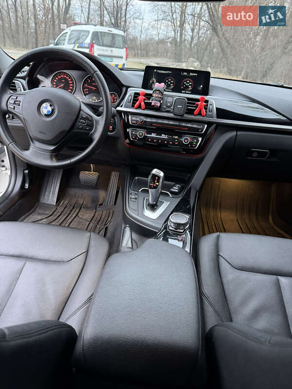 Седан BMW 3 Series 2016 в Киеве