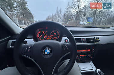 Седан BMW 3 Series 2010 в Умані