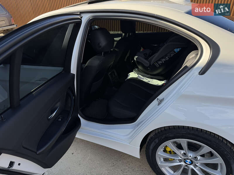 Седан BMW 3 Series 2017 в Черновцах