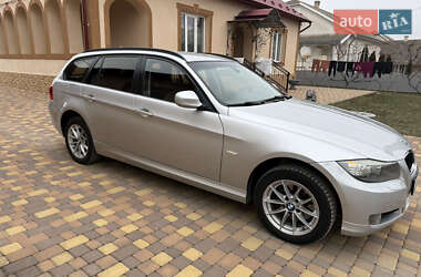 Універсал BMW 3 Series 2011 в Новоселиці