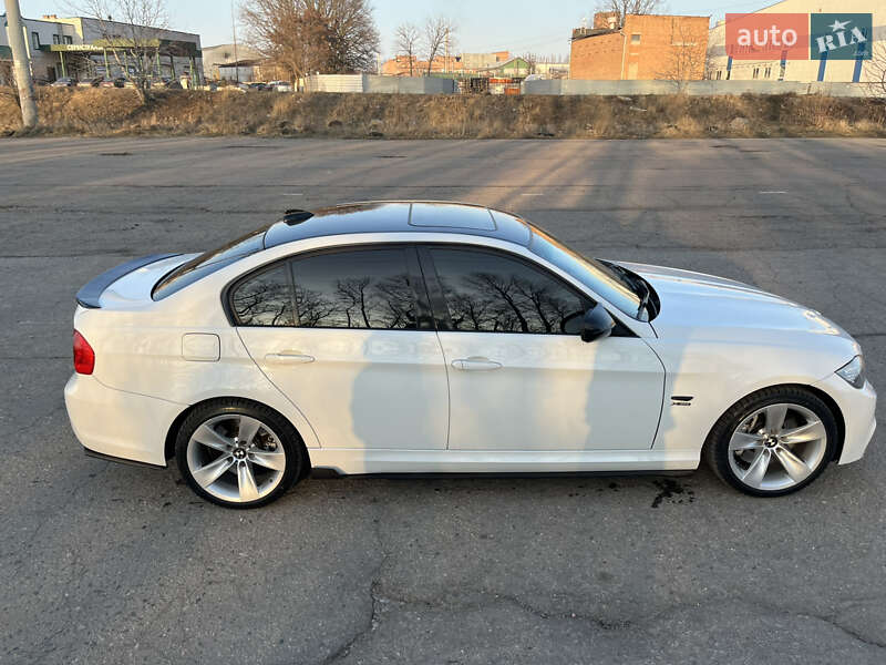 Седан BMW 3 Series 2011 в Краснограде