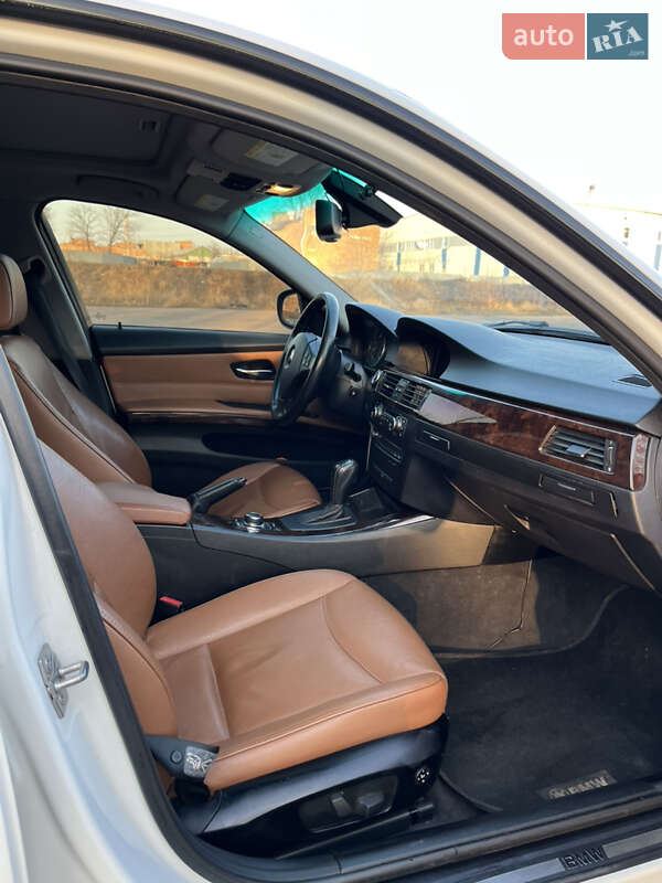 Седан BMW 3 Series 2011 в Краснограде