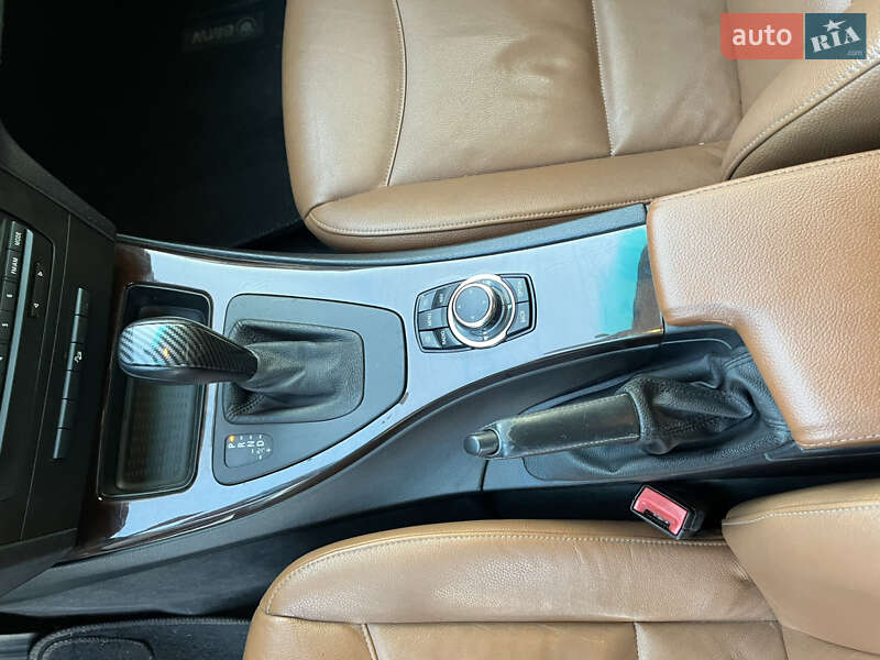 Седан BMW 3 Series 2011 в Краснограде