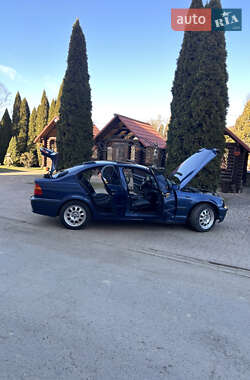 Седан BMW 3 Series 2004 в 