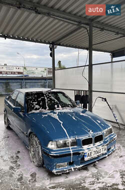 Седан BMW 3 Series 1996 в Вараші