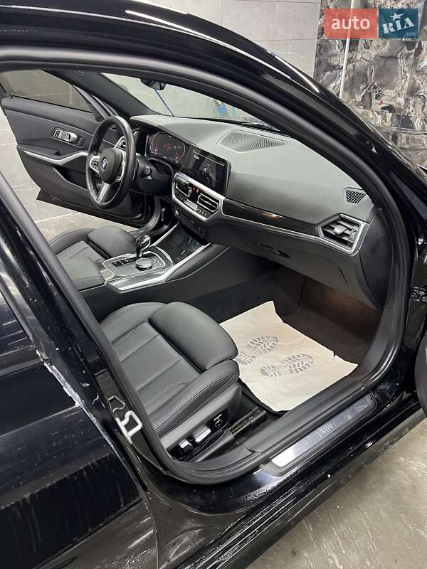 Седан BMW 3 Series 2019 в Львові