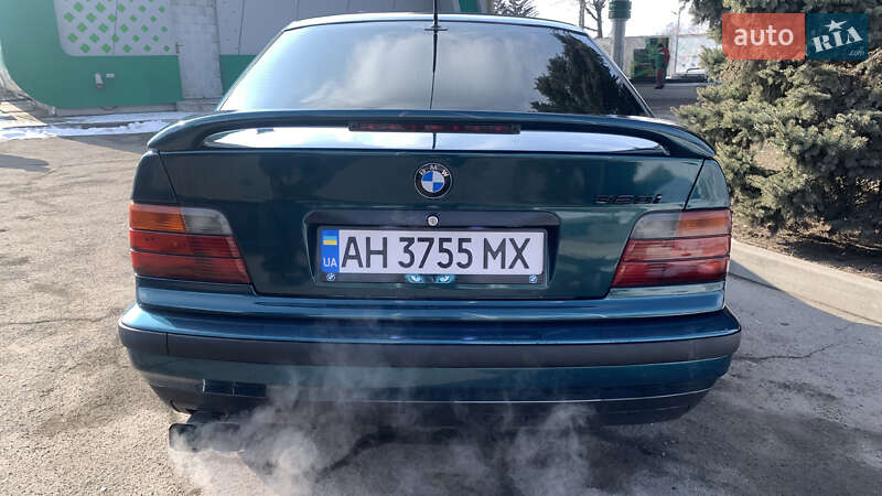 Седан BMW 3 Series 1994 в Павлограде