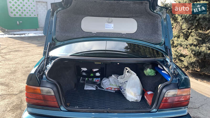 Седан BMW 3 Series 1994 в Павлограде