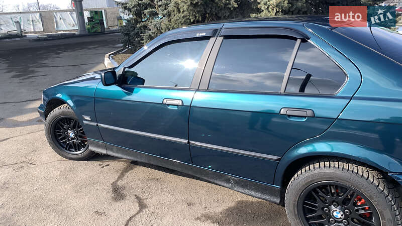 Седан BMW 3 Series 1994 в Павлограде