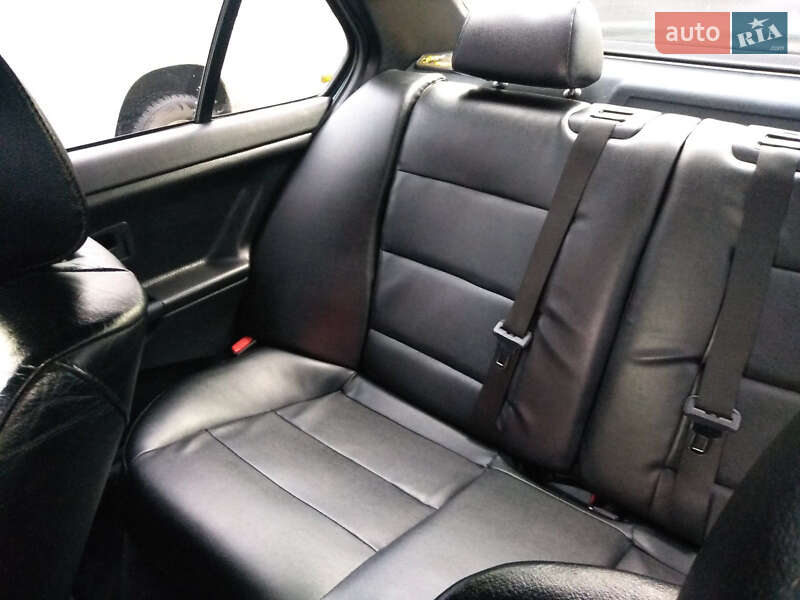 Седан BMW 3 Series 1994 в Павлограде