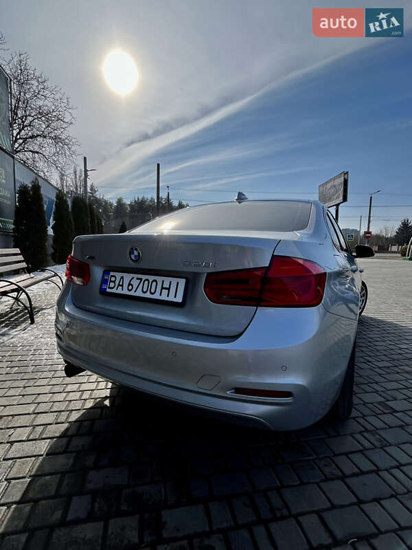 Седан BMW 3 Series 2016 в Кропивницком