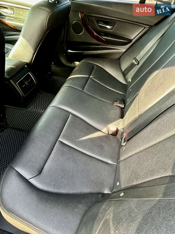 Седан BMW 3 Series 2016 в Кропивницком