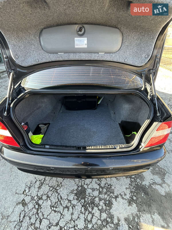 Седан BMW 3 Series 2004 в Гусятине