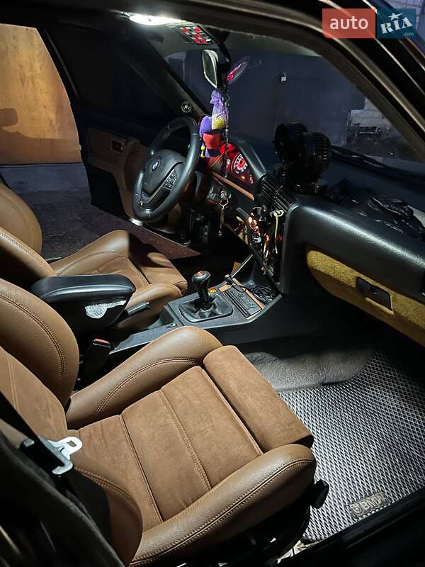 Седан BMW 3 Series 1988 в Днепре