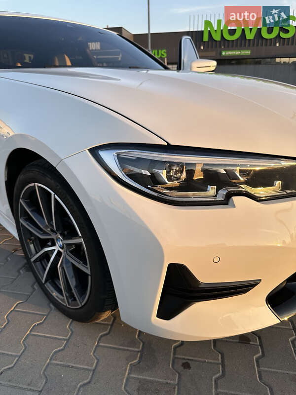Седан BMW 3 Series 2019 в Киеве