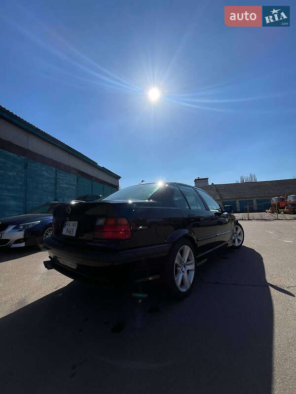 Седан BMW 3 Series 1995 в Киеве