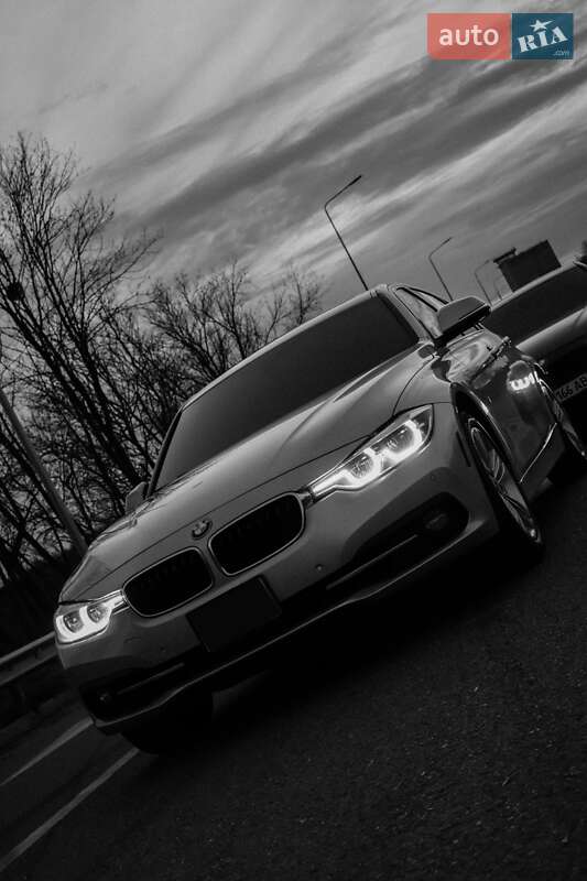 Седан BMW 3 Series 2017 в 