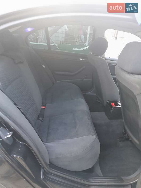 Седан BMW 3 Series 2000 в Коростене