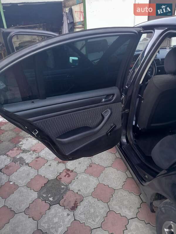 Седан BMW 3 Series 2000 в Коростене