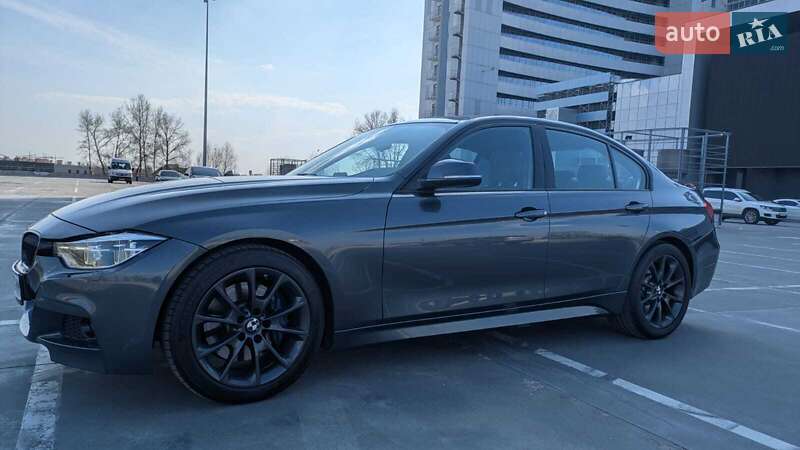 Седан BMW 3 Series 2016 в Киеве