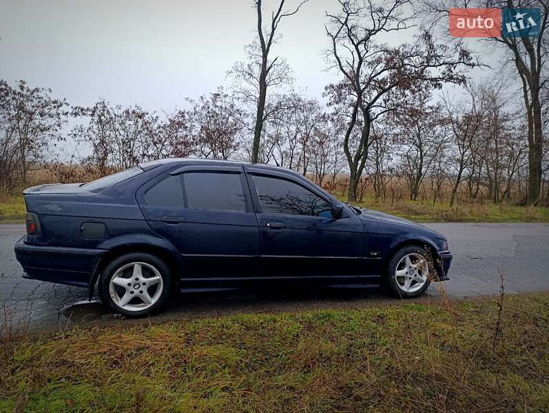 Седан BMW 3 Series 1995 в Вознесенську
