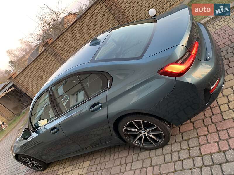 Седан BMW 3 Series 2019 в Львове