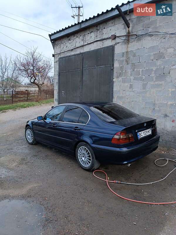 Седан BMW 3 Series 2004 в Кременчуці