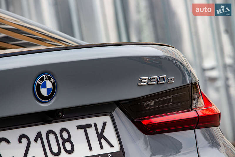 Седан BMW 3 Series 2022 в Львове