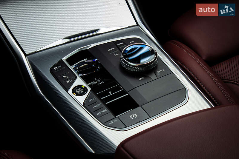 Седан BMW 3 Series 2022 в Львове