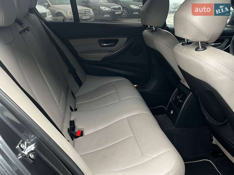 Седан BMW 3 Series 2012 в Львові